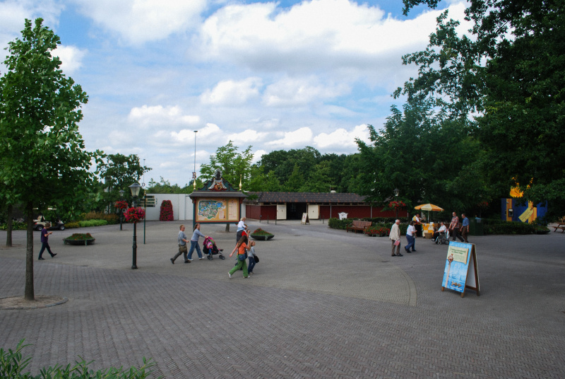 Bestand:Dwarrelplein-overzicht-juli2009.jpg