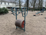 <a href="/lemma/Rolton" title="Rolton">Rolton</a> in speeltuin <a href="/lemma/Kindervreugd" title="Kindervreugd">Kindervreugd</a>. Op de achtergrond <a href="/lemma/Villa_Volta" title="Villa Volta">Villa Volta</a>.