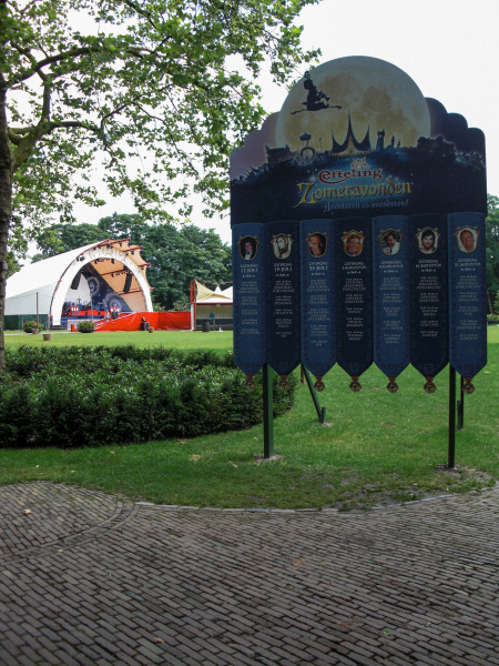 Bestand:Zomeravondpodium-programmabord-juli2008.jpg