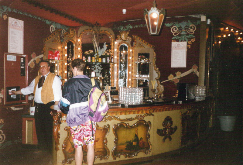 Bestand:Carrouselbar1994.jpg