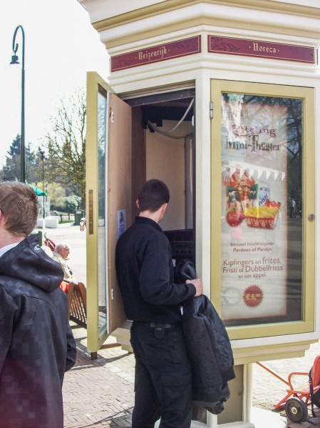 Bestand:Kiosk-reizenrijk-jan2009.jpg