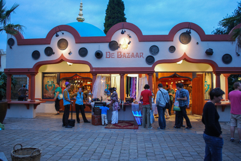 Bestand:Bazaar-buitenverkoop-zomeravond-aug2010.jpg