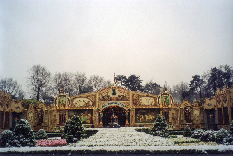 Bestand:Carrouselplein1995-sneeuw.jpg