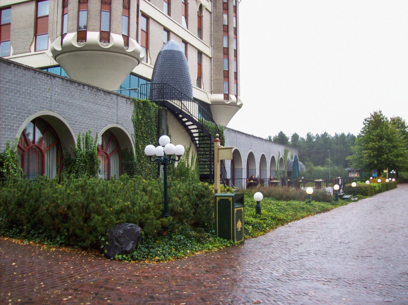 Bestand:Hotel-exterieur-zijkant-variant-okt2008.jpg