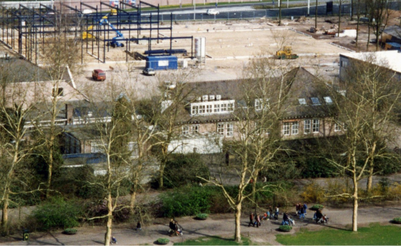 Bestand:Ingangnoord-zuilen-1997.jpg