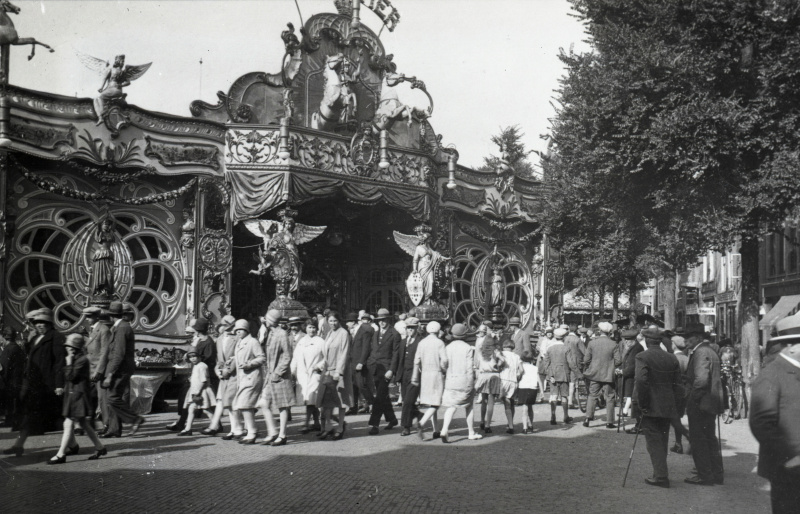 Bestand:CarrouselGevel1929.jpg