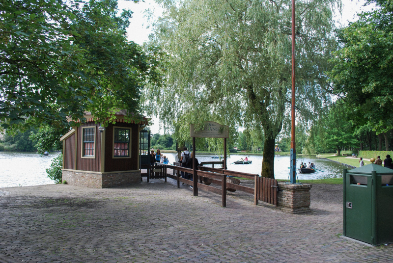 Bestand:Roeivijver-huisje-juli2009.jpg