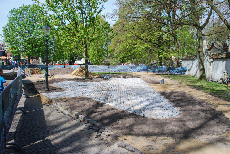 Bestand:Tonvandevenplein-aanbouw-april2010.jpg