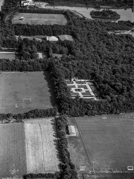 Bestand:A-veld-oefenveld-herautenplein-siertuin-carrouselplein-speelweide beginzestig.jpg