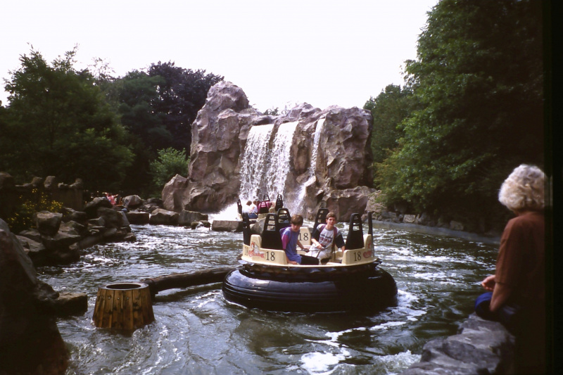 Bestand:Pirana Efteling 04.jpg