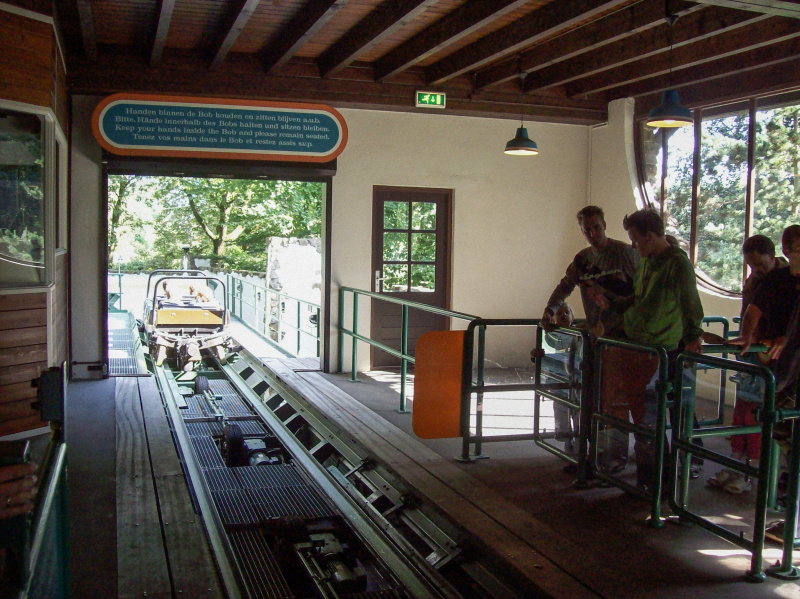 Bestand:Bob-station-oostzijde-sept08.jpg