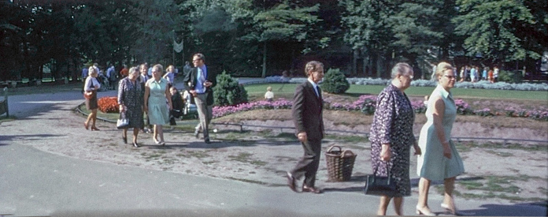 Bestand:Overzijdecarrouselplein1971.jpg