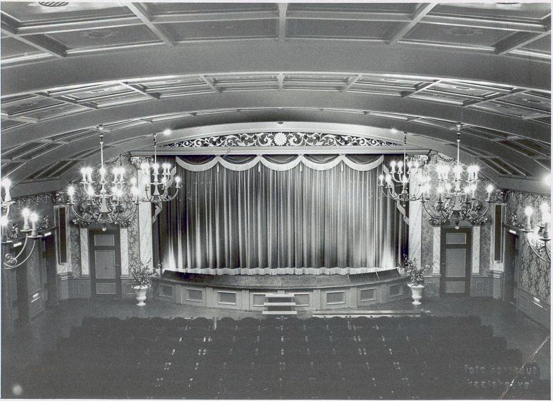 Bestand:Carrouseltheater voor.jpg