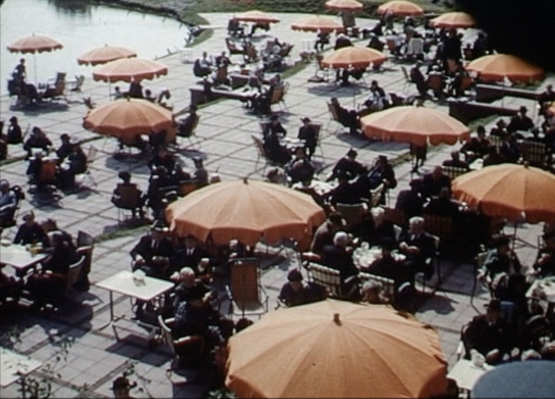 Bestand:Caferestaurant-terras-1954.jpg