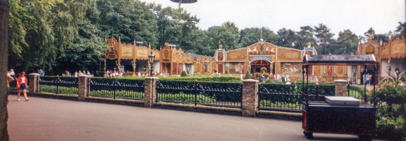 Bestand:Carrouselplein-spoor-negentig.jpg