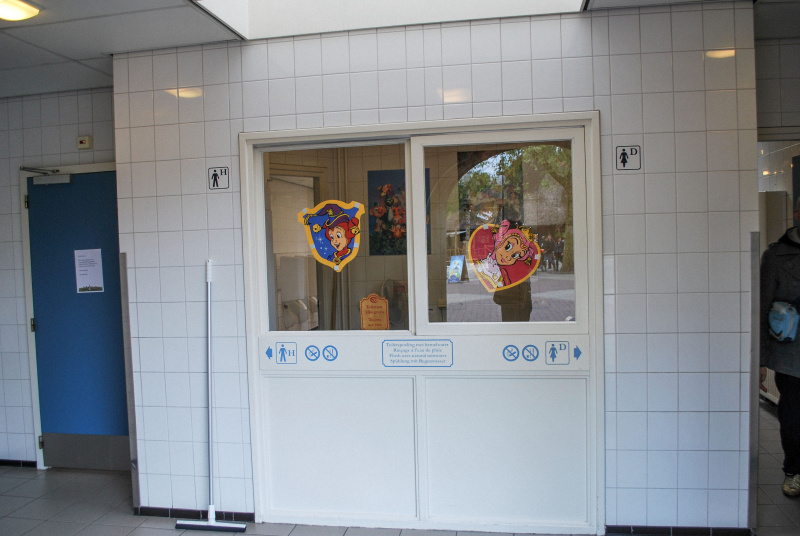 Bestand:Toiletblok-reizenrijk-april2010.jpg