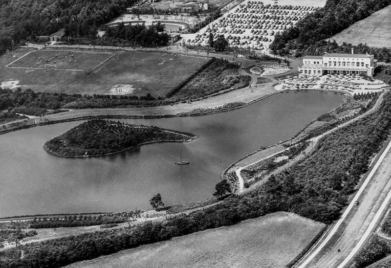 Bestand:Luchtfoto-siervijver-restaurant-speelweide 1956.jpg