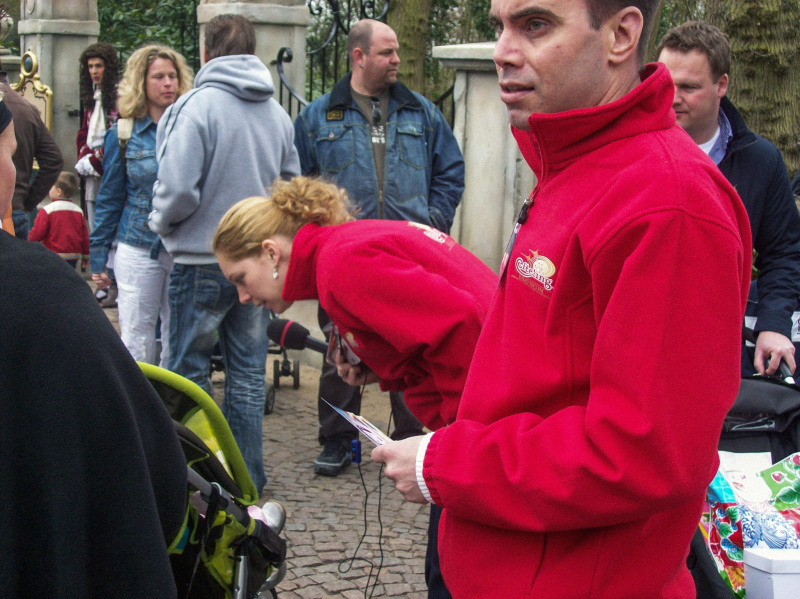 Bestand:Eftelingradio-opening-assepoester-april2009.jpg