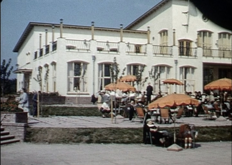 Bestand:Caferestaurant-entreezijde-1954.jpg